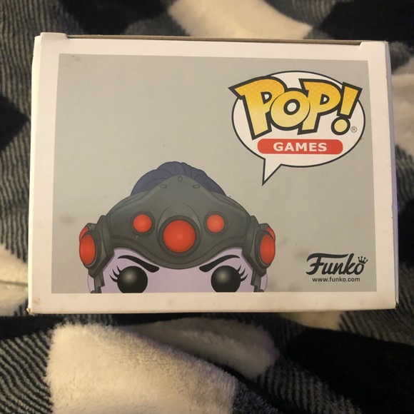Funko POP Games Widowmaker Figurine - Picture 6 of 6